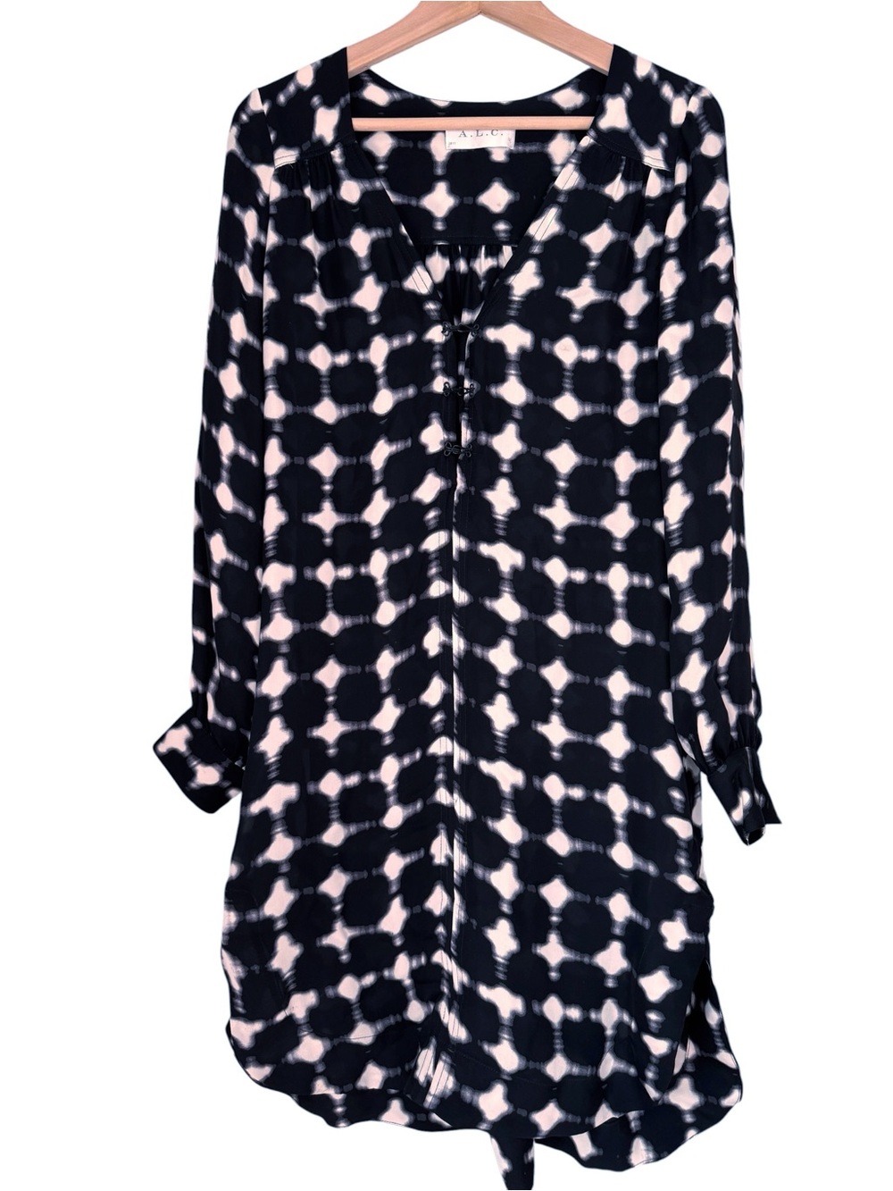 A.L.C. 100% Silk Black White Dress Size 2 V-Neck Long Sleeve Pockets